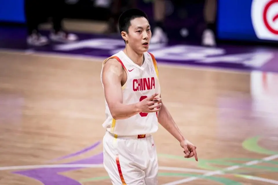话题曾点评, 方式, 看到胡明轩
